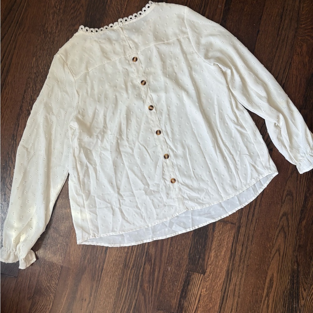 Amazon white blouse with buttons - Picture 3 of 3